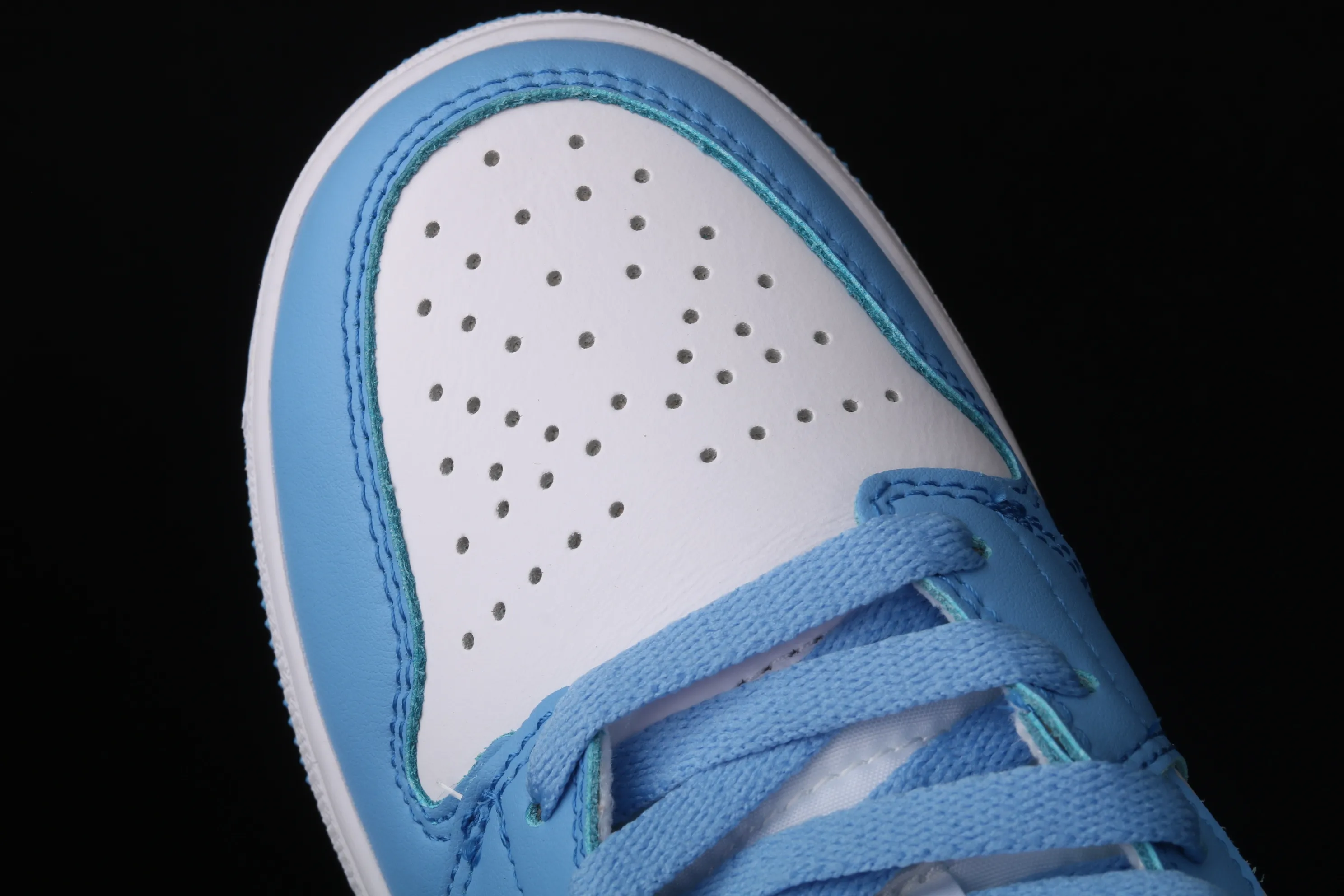 All categories Air Jordan Jordan series basketball shoes Air Jordan 1 Mid Air Jordan 1 Mid AJ1 Joe 1 white and blue 554724-106